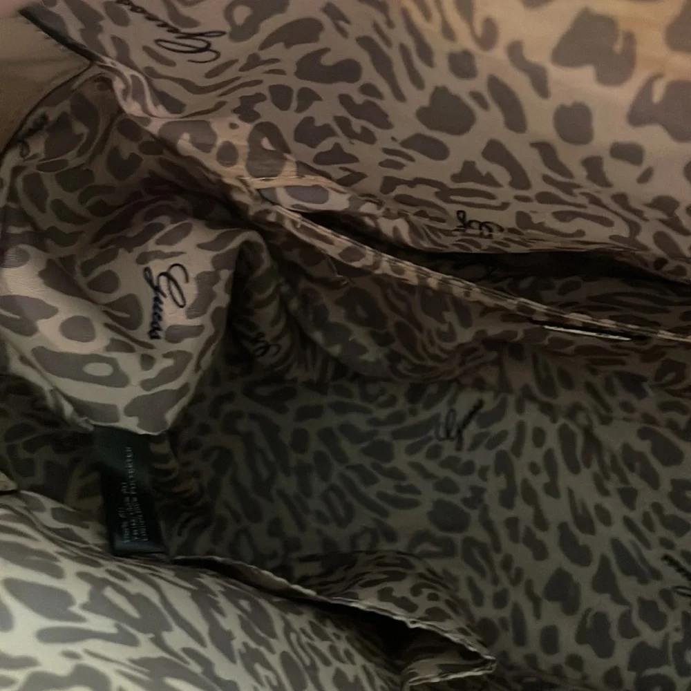 Guess Large Satchel Crossbody Bag with LEOPARD interior print - Picture 4 of 12